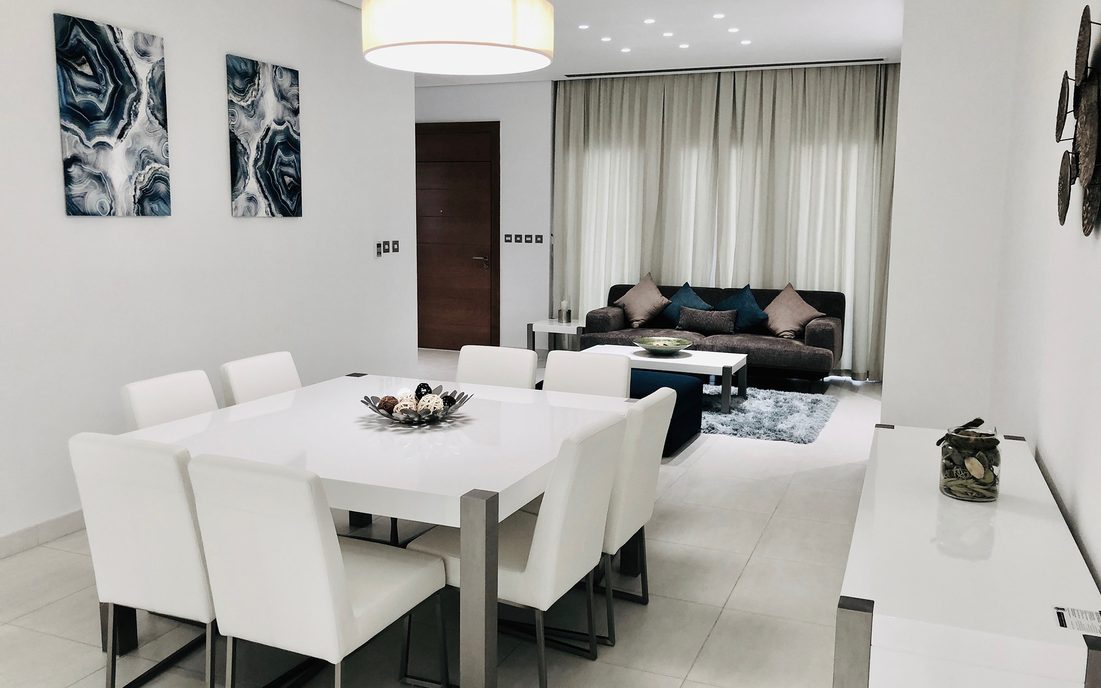 features a unique modern design Villa for Rent 5bhk +Maid - Compound Villa in Al Rayyan