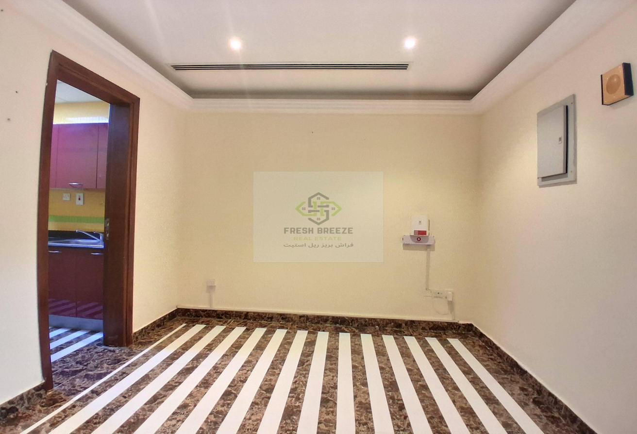 BRAND NEW 1BHK MANSOURA NEAR AL MEERA NO FEE