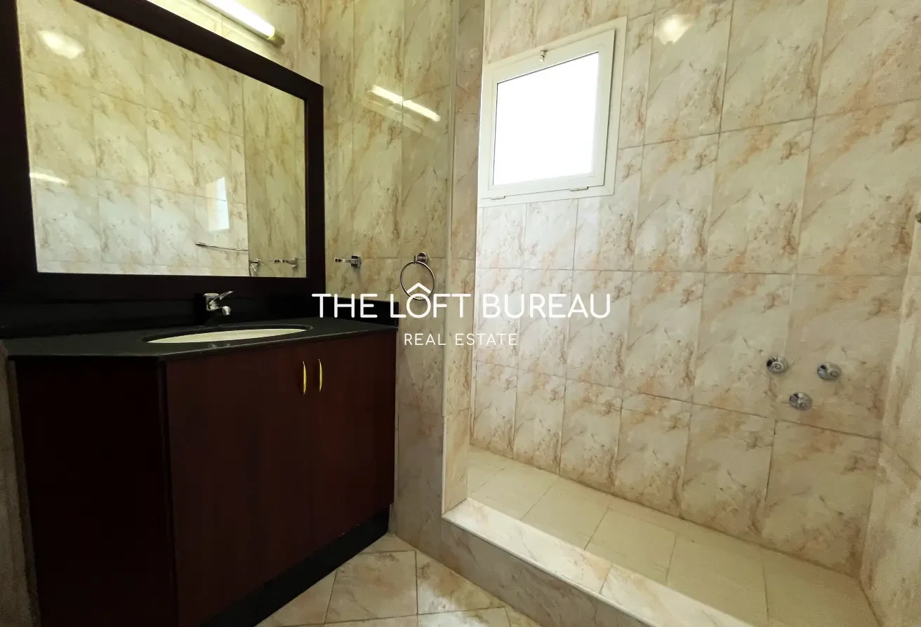 SF 5 Bed + Maid in Abu Sidra | In Compound - Villa in Doha