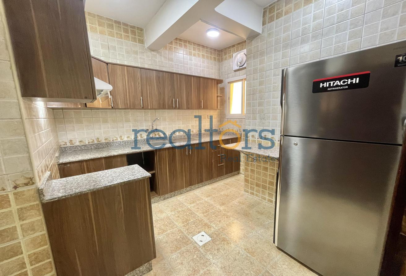 Great Deal Unfurnished 2BR Apt Madinat Khalifa - Apartment in Omar Bin Abdul Aziz Street