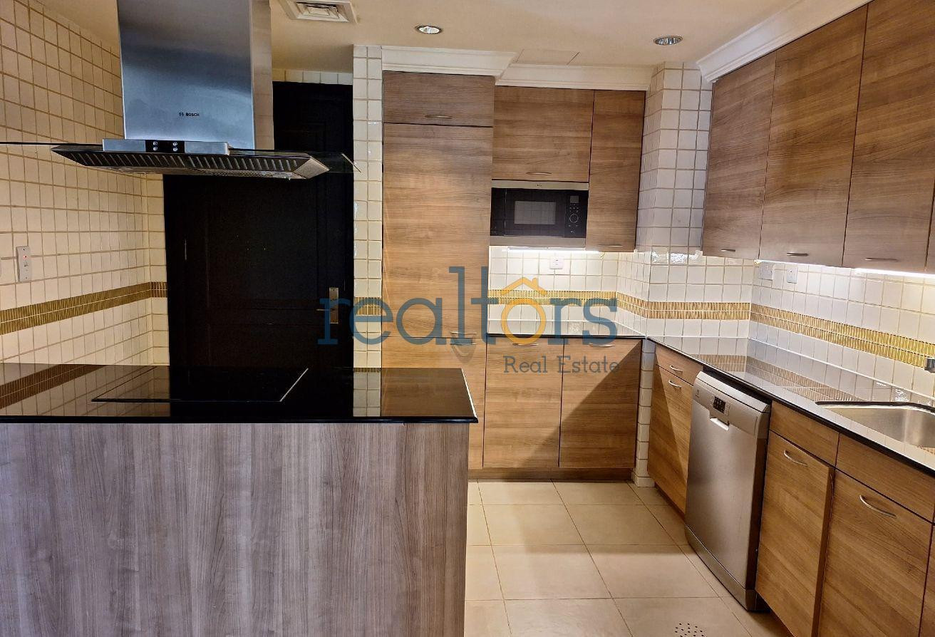 Great 3 bedroom plus maid room unit. Marina vie