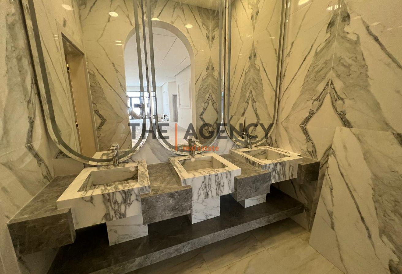 Luxury 6-Bedroom Villa for Rent/Sale in West Bay - Villa in Al Dafna