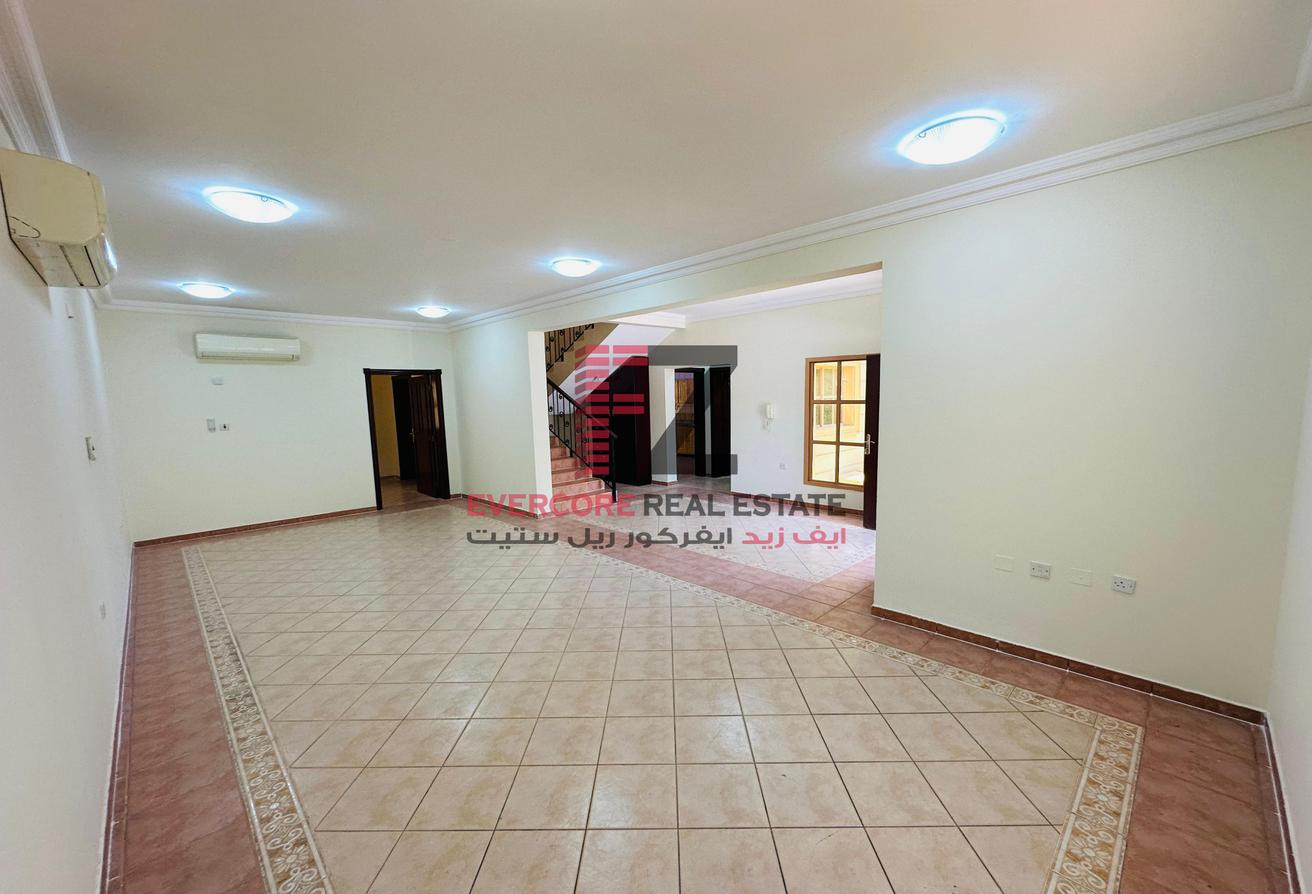 SPACIOUS VILLA | 04 BEDROOMS | AMENITIES - Compound Villa in Old Airport Road