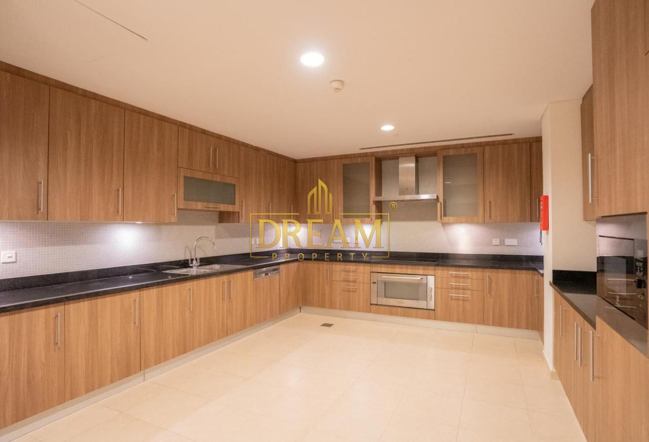 Beach View | 2 Bedroom + Maid | Semi Furnished - Apartment in Viva Central