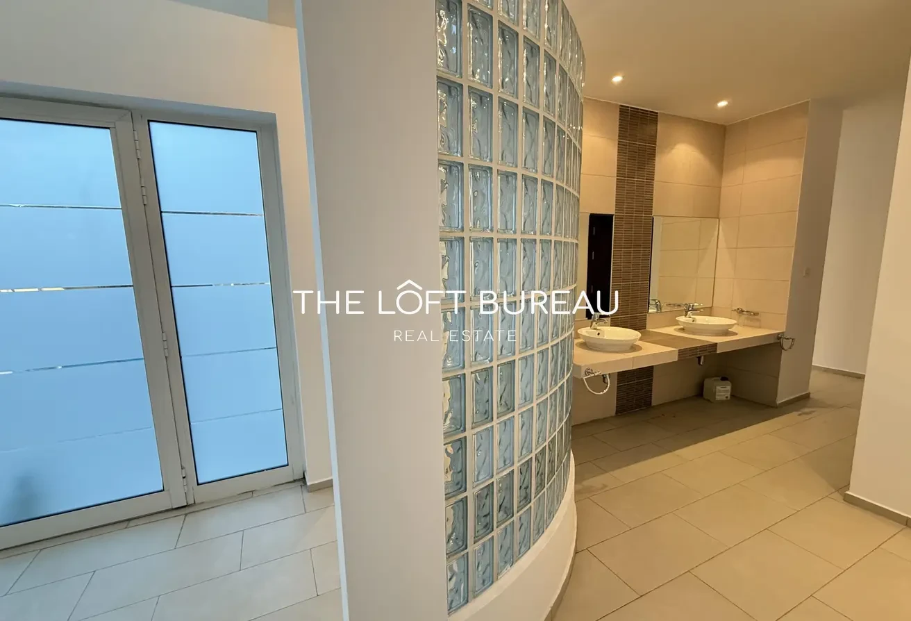 Elegant 5-BD Al-Dafna Villa with Pool EV Parking - Villa in Diplomatic Street