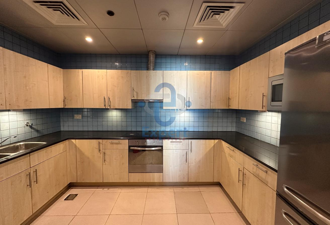 2BHK Apartment with Balcony Marina View in Porto - Apartment in East Porto Drive
