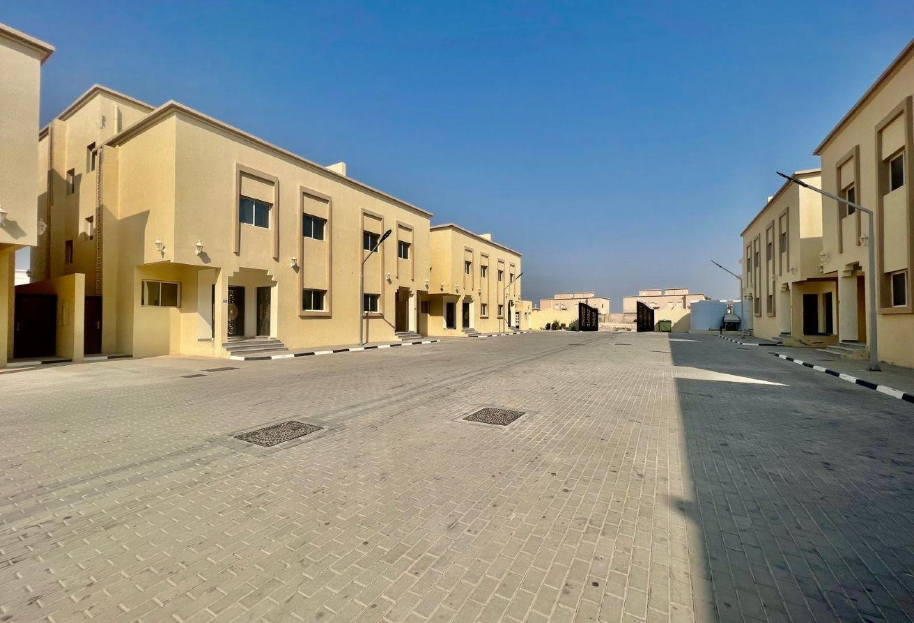 for sale_coumpound villa_4 bedrooms_brand new - Apartment in Al Sakhama