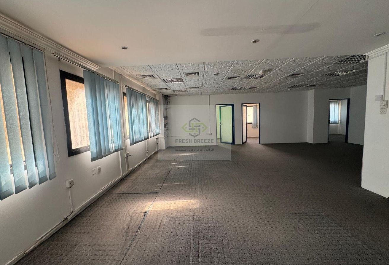 SPACIOUS OFFICE IN PRIME LOCATION IN MUSHERIB - Office Spaces in Musheireb