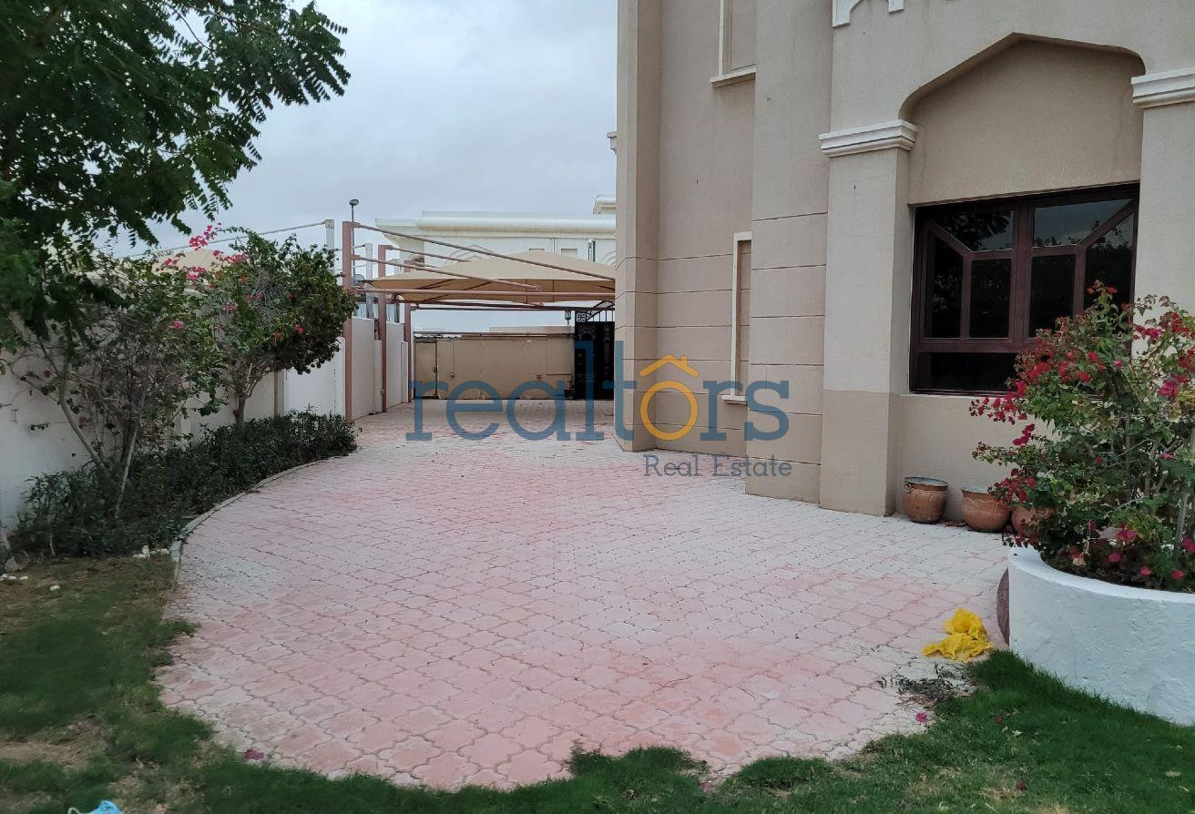 Standalone Villa| 6 Bed | Pool | Driver | Maid - Villa in Al Isteqlal Road