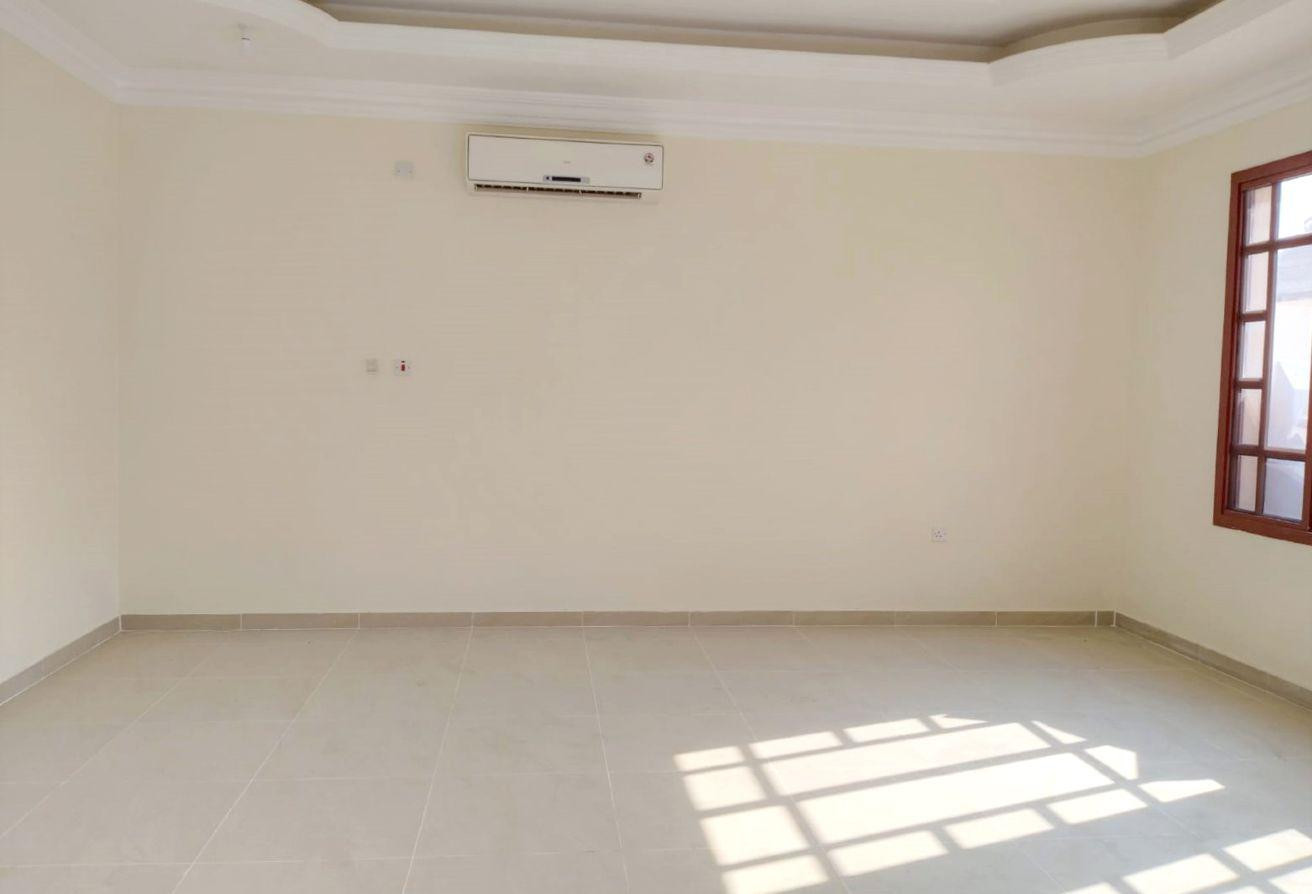 SPACIOUS UF 5BR ATTACHED VILLA-AIN KHALED - Duplex in Ain Khaled