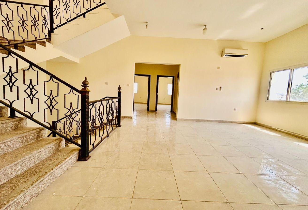 premuim location / Commertial villa for rent - Villa in Al Najda Street