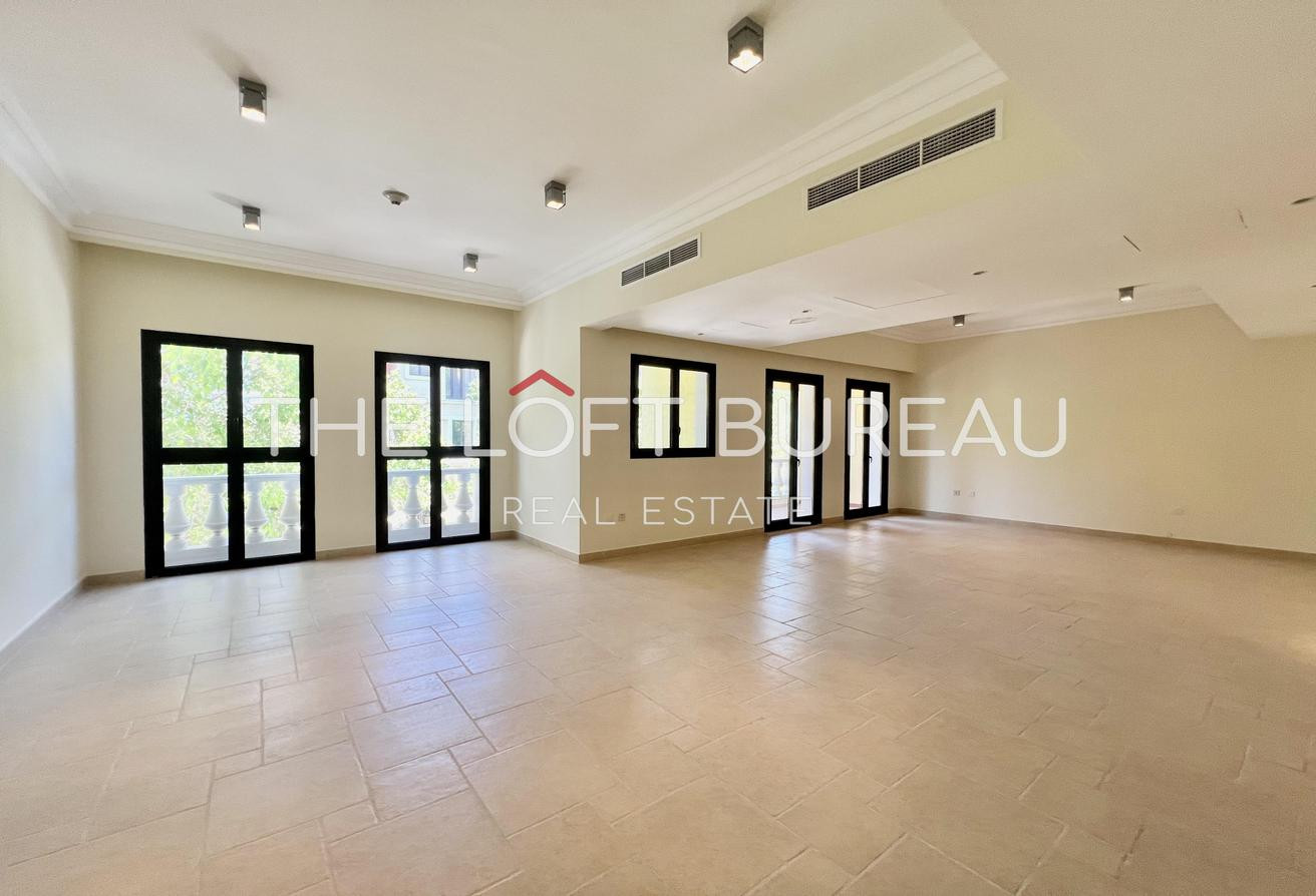 Invest Now! 2 BHK Townhouse w/ Direct Beach Access - Townhouse in Venezia