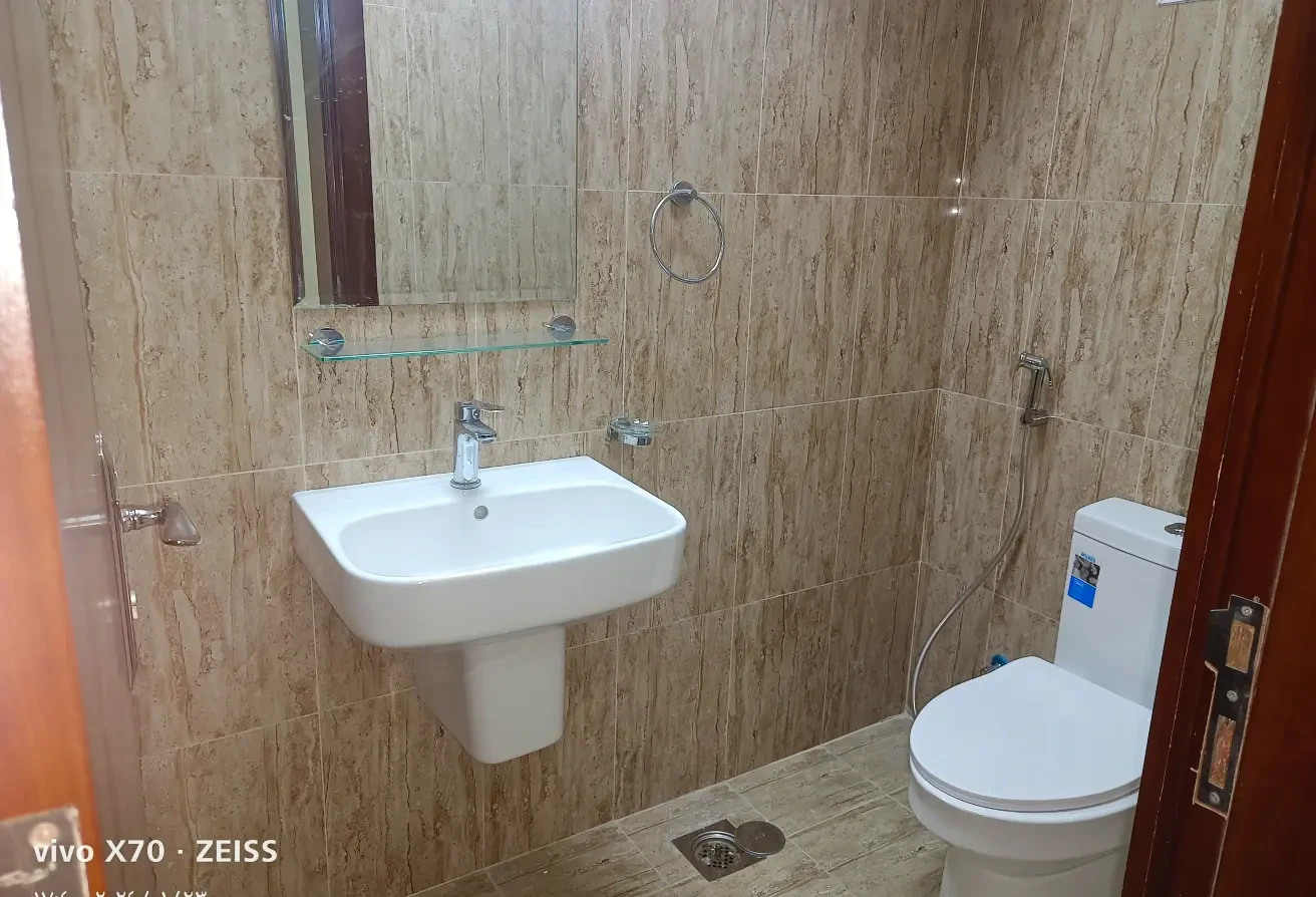 Unfurnished 2 BHK Apartment for Rent in Old Airpor - Apartment in Old Airport Road