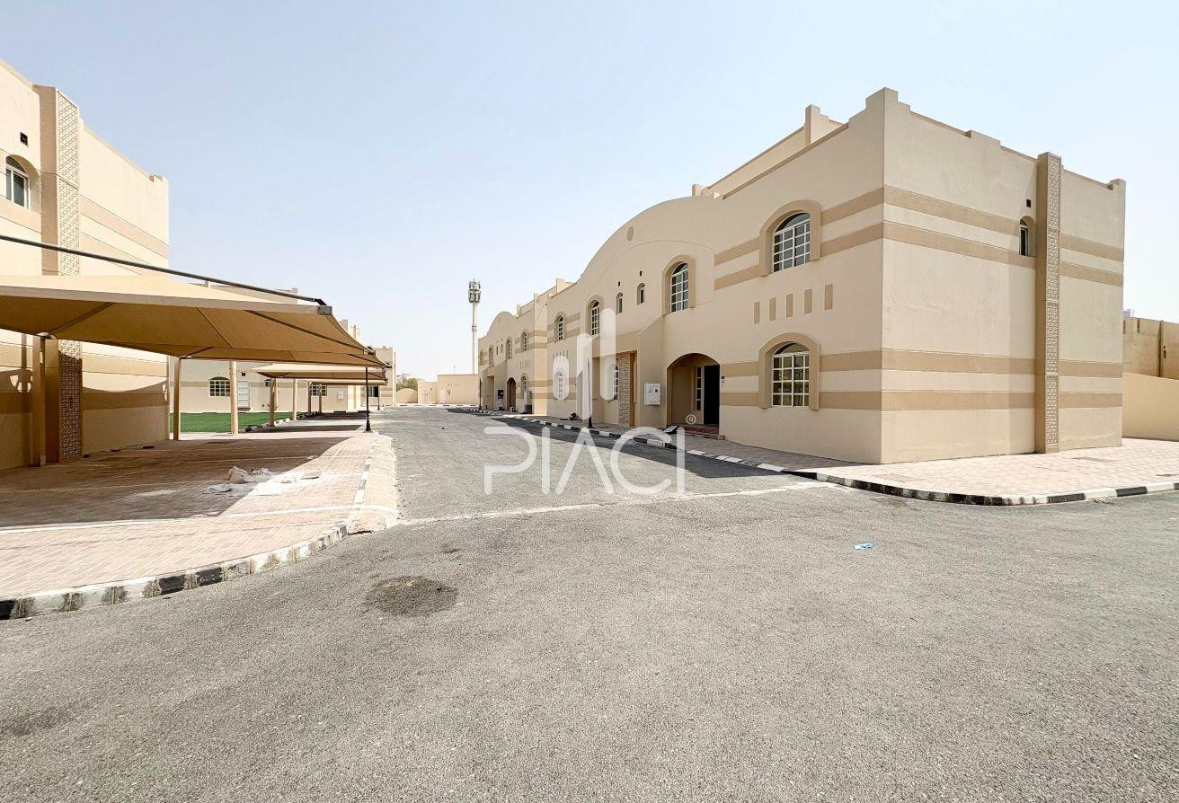 SPACIOUS UNFURNISHED 5 BR COMPOUND VILLA - Villa in West Porto Drive