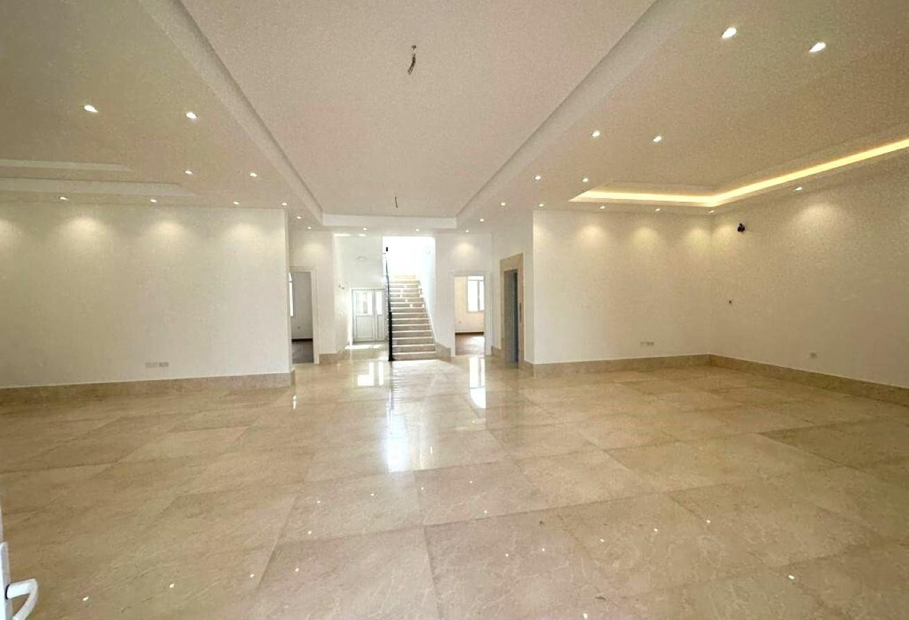 NEW SUPER DELUXE 8BR SA VILLA WITH LIFT - Villa in Duhail Villas