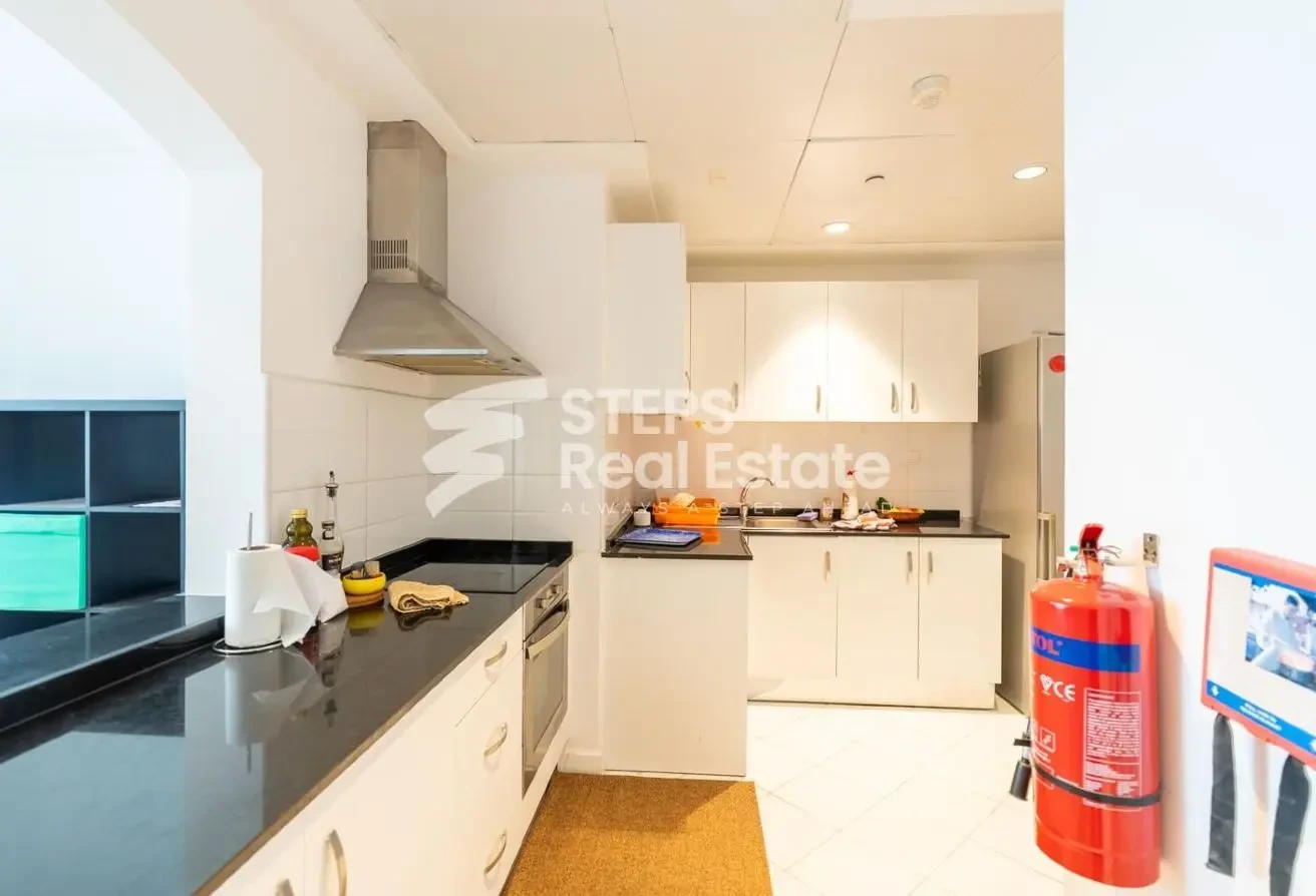 Luxurious Apartment with Balcony and City View - Apartment in West Porto Drive