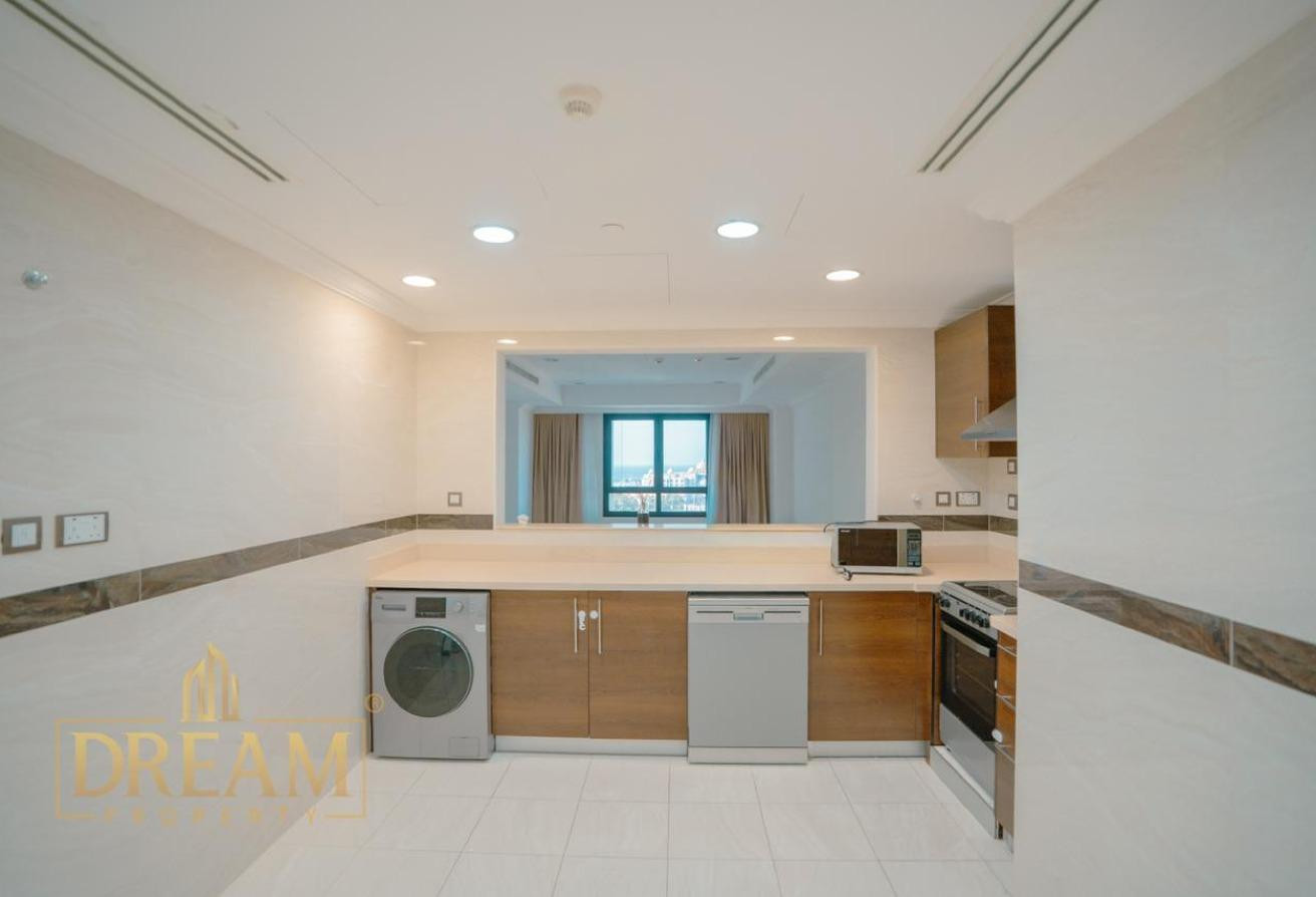 Prime Location 2-Bedroom Apartment | Porto Arabia - Apartment in Marina Gate