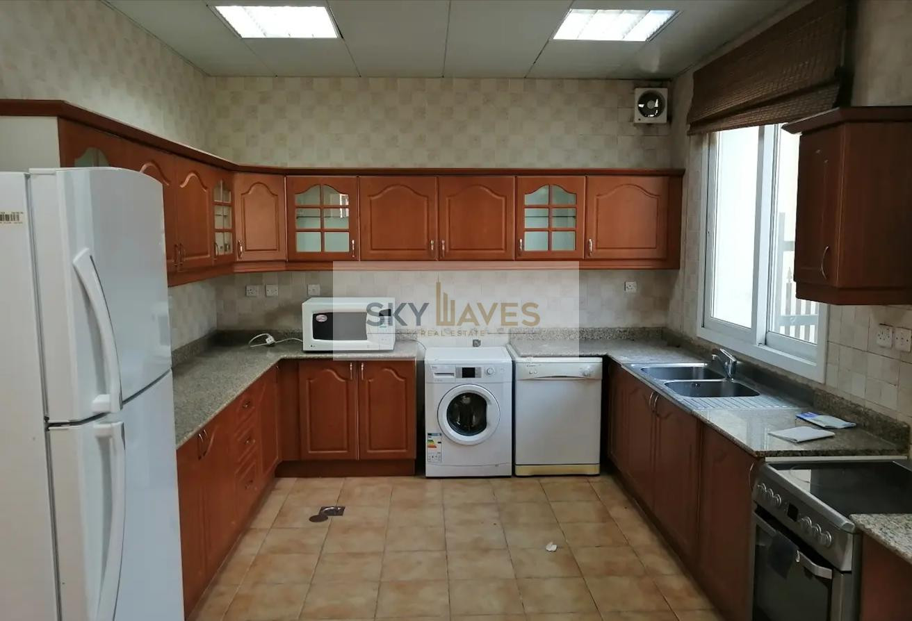 3BHK COMPOUND VILLA | SEMI FURNISHED | AL NASER - Villa in Al Nasr Street