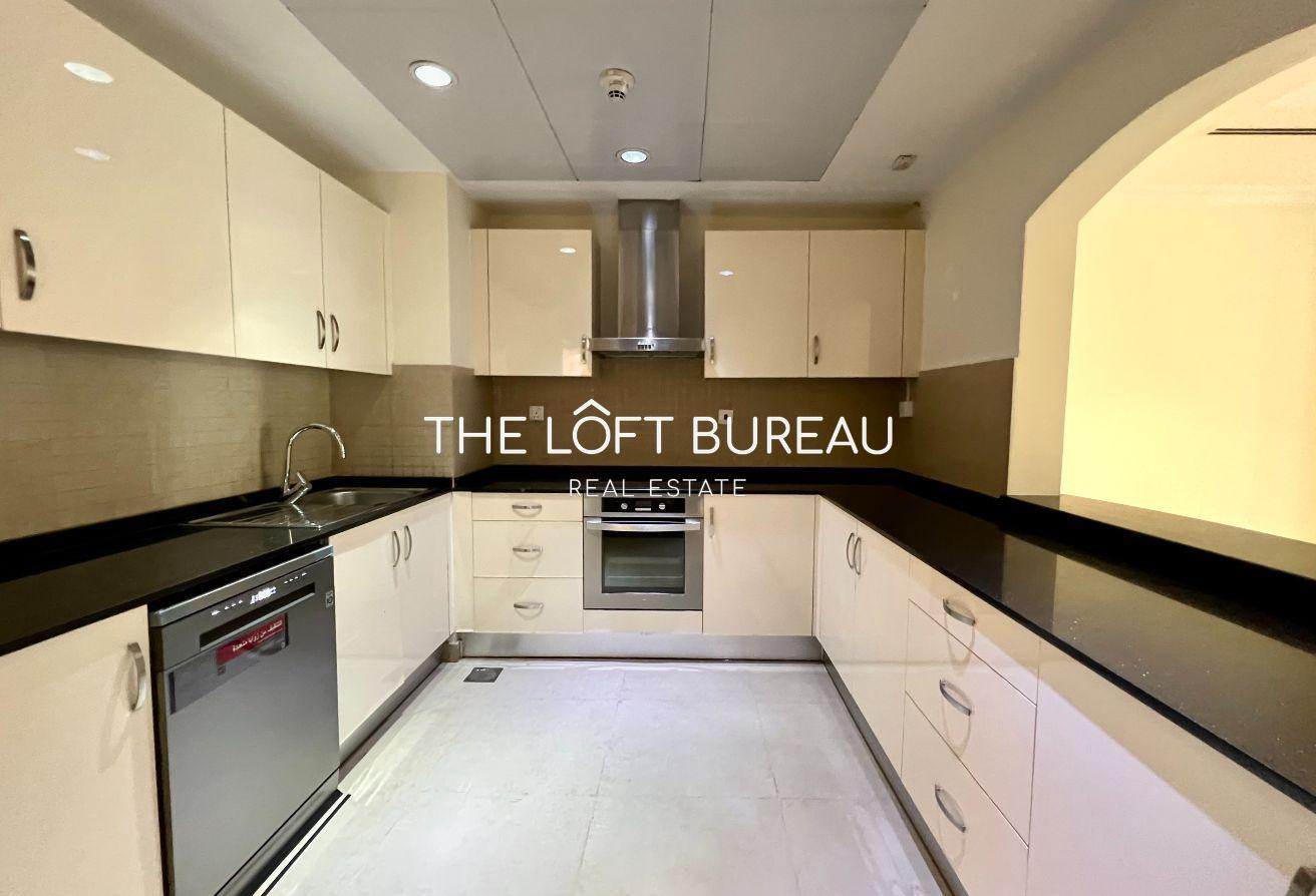 Bright and Spacious 1BHK with Balcony | 141 SQM - Apartment in West Porto Drive