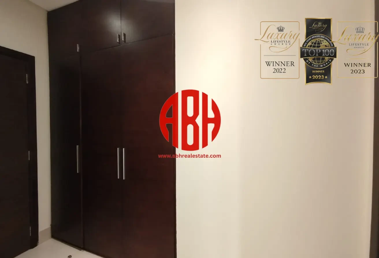HUGE LAYOUT | 2 BEDROOM + BALCONY | BILLS INCLUDED - Apartment in Marina Tower 02