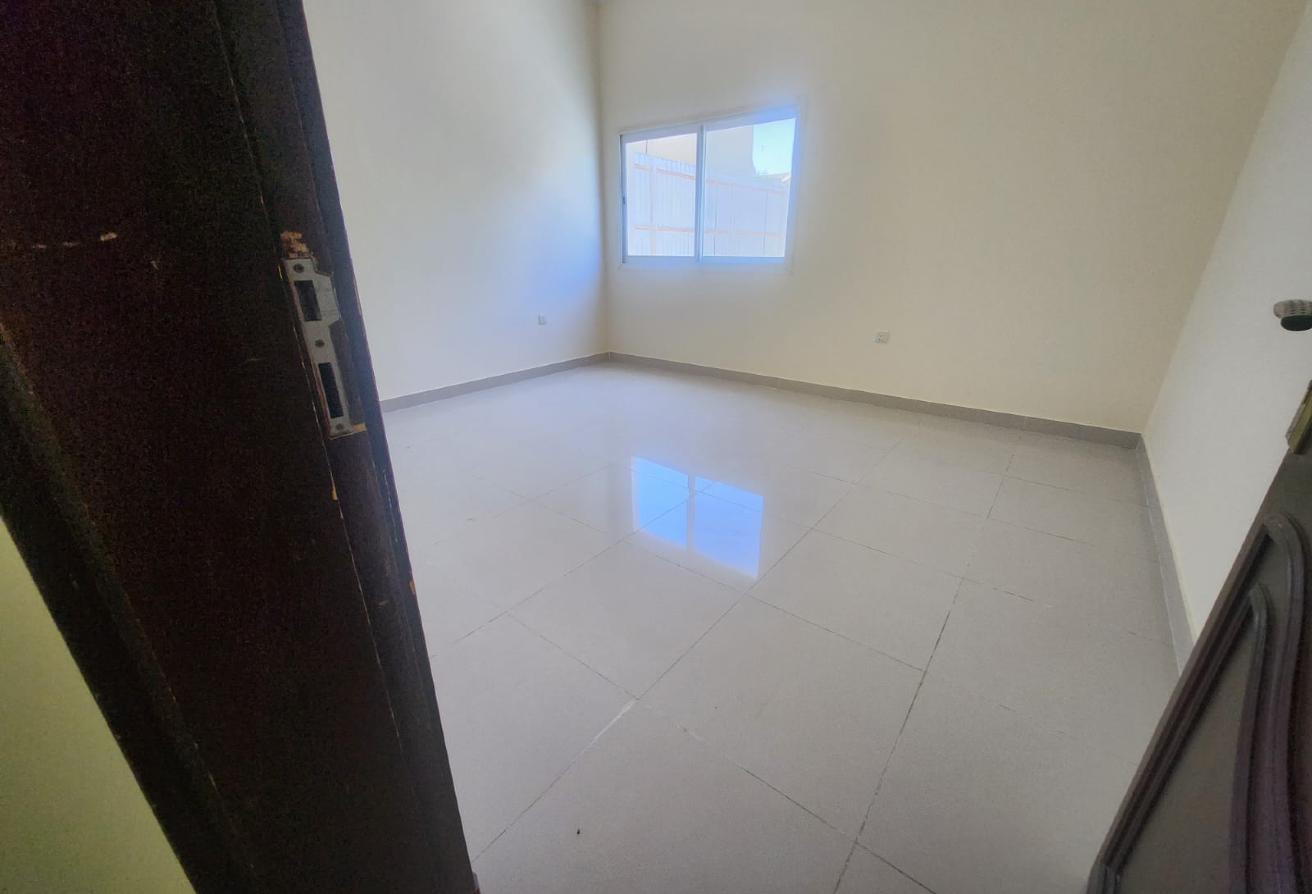 Compound Unfurnished Villa| 06 Bedrooms| For Staff - Compound Villa in Umm Al Seneem Street