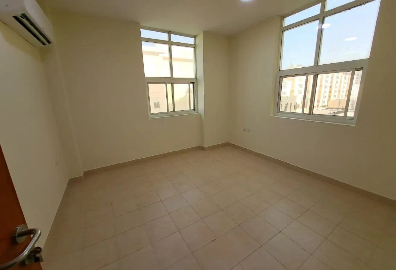 Available 3BHK Unfurnished Flat near Musheireb! - Apartment in Musheireb