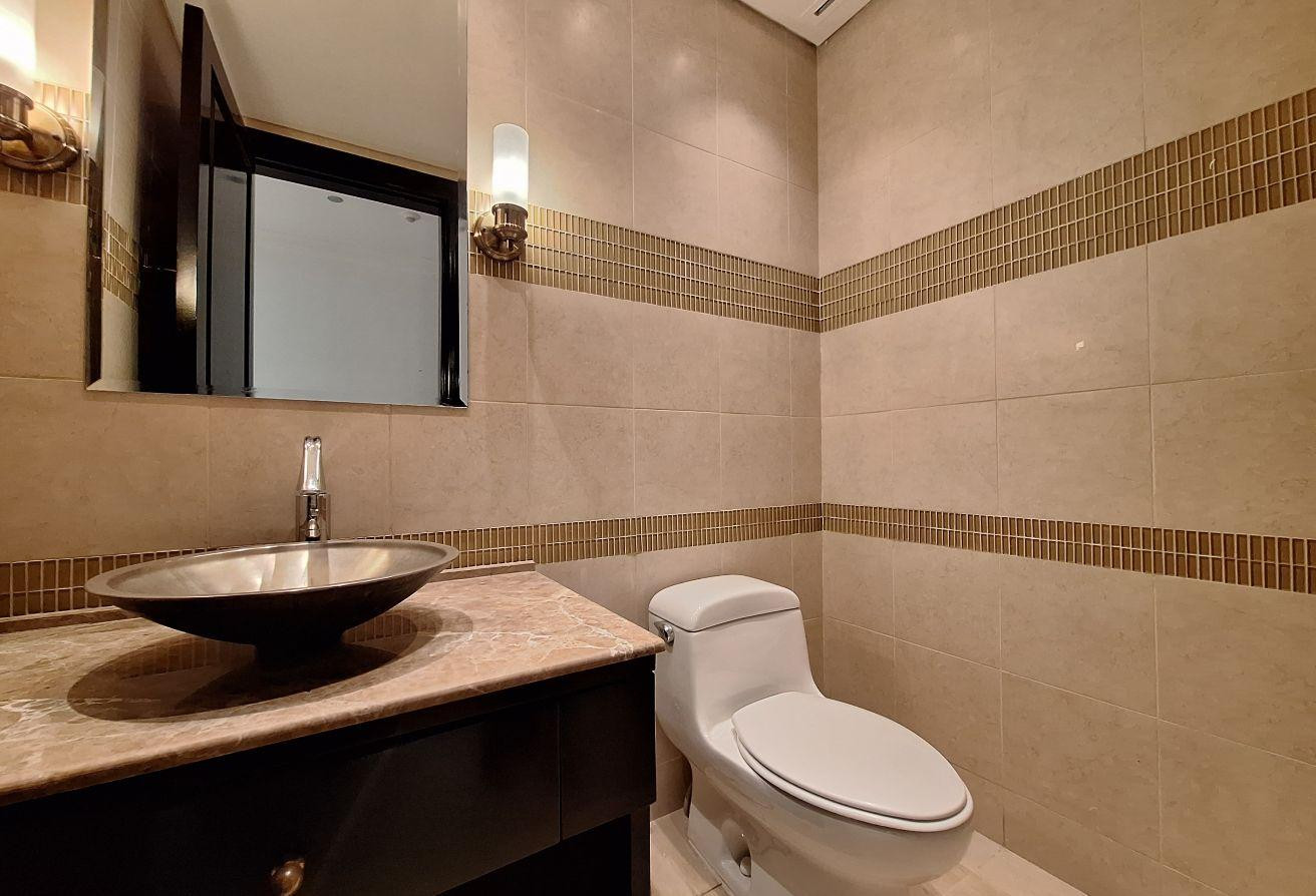 Luxury Apartment | Porto Arabia | Marina View |2BR - Apartment in East Porto Drive