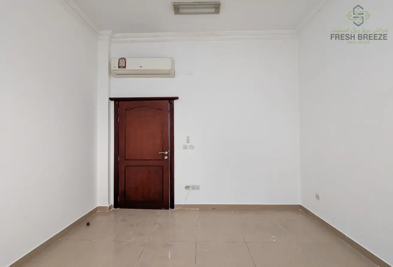 First Month Free | 3BHK For Family Near Metro - Apartment in Muzahem Street