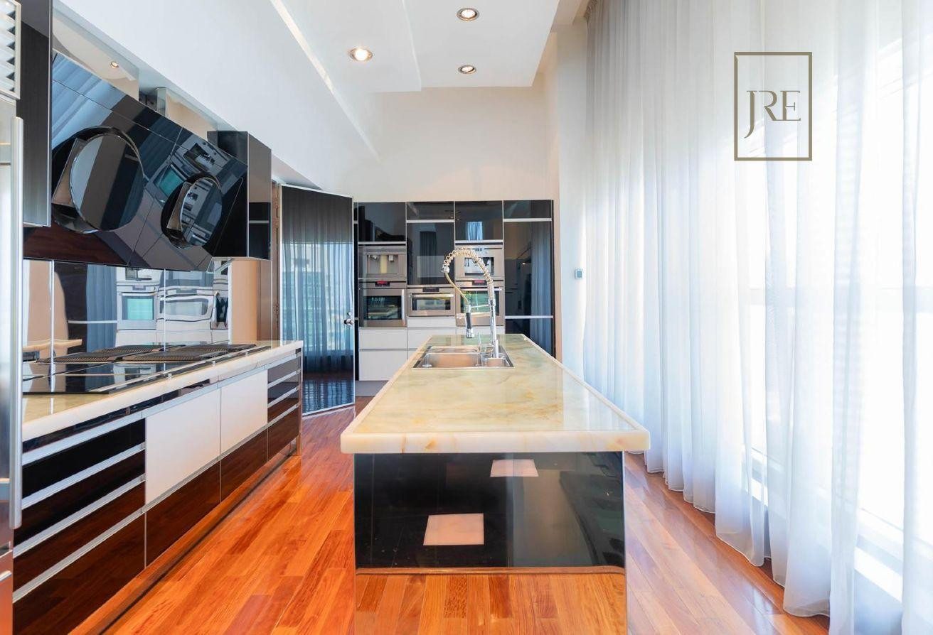 Modern Masterpiece Penthouse - Panoramic Sea View - Penthouse in West Bay