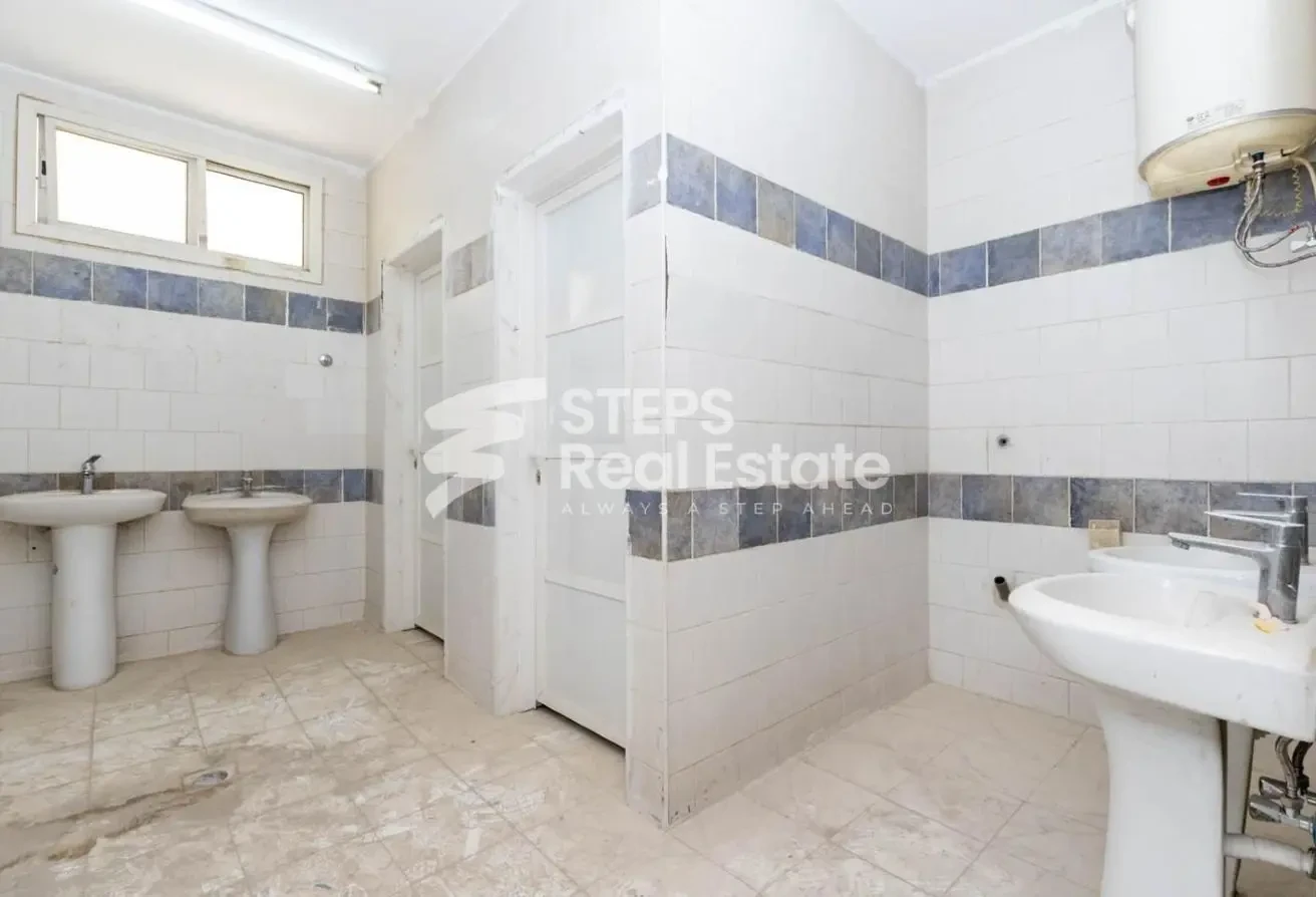 Labor Rooms with 500 sqm Warehouse in Industrial - Labor Camp in Industrial Area
