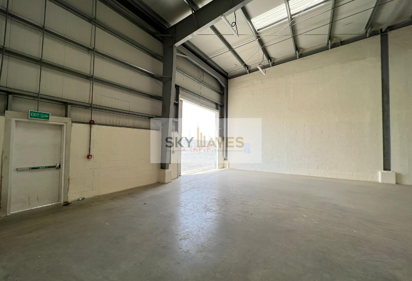 2 MONTH FREE//300 SQM STORE AVAILABLE UMMALSANEEM - Studio Apartment in Industrial Area