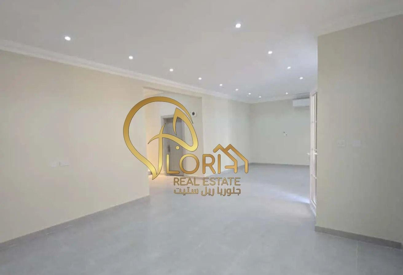 للبيع | فيلتان متلاصقتان – أم قرن موقع خدمي على ش - Villa in Rawdat Al Hamama