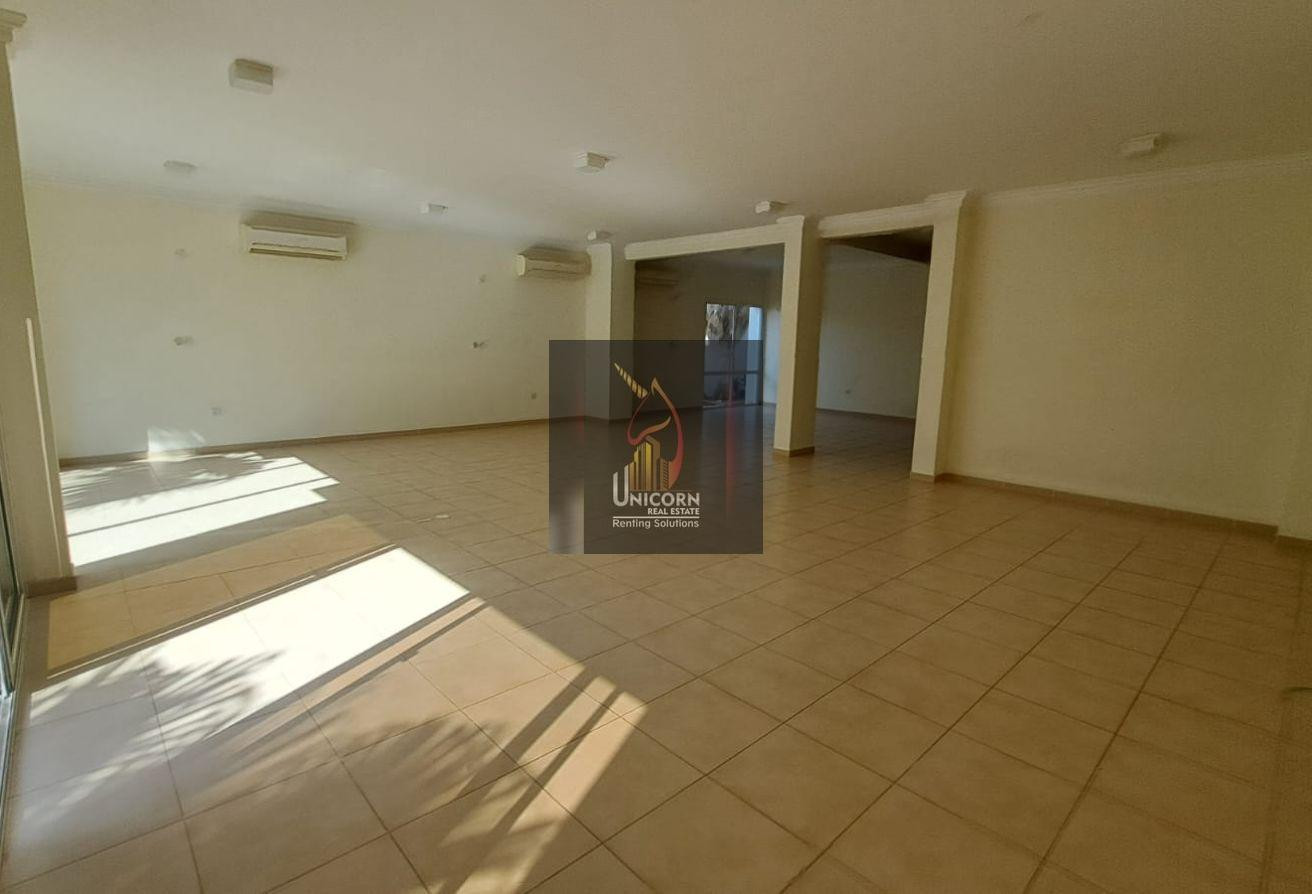 Well-Kept 4-Bedroom + Maids | SF | Great Amenities - Compound Villa in Al Thumama