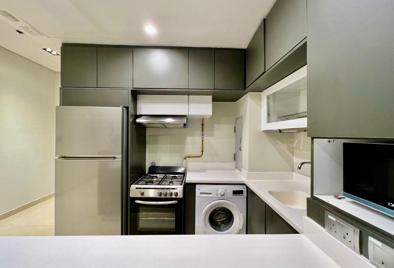 CLEAN AND COSY ONE BEDROOM / BALCONY / NICE VIEW