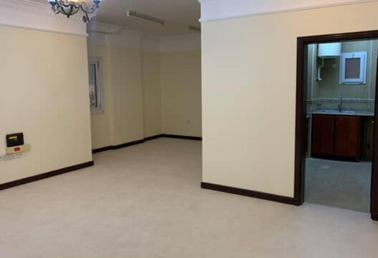 Spacious 3-Bedroom | Balcony | Covered Parking - Apartment in Fereej Bin Mahmoud