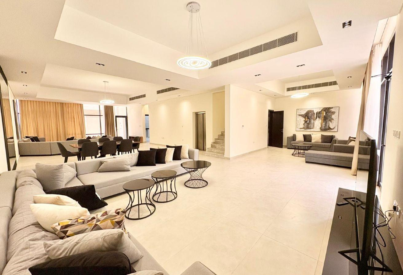 Luxury Brand New 5BDR+MAID villa with private pool - Villa in Sumaysimah
