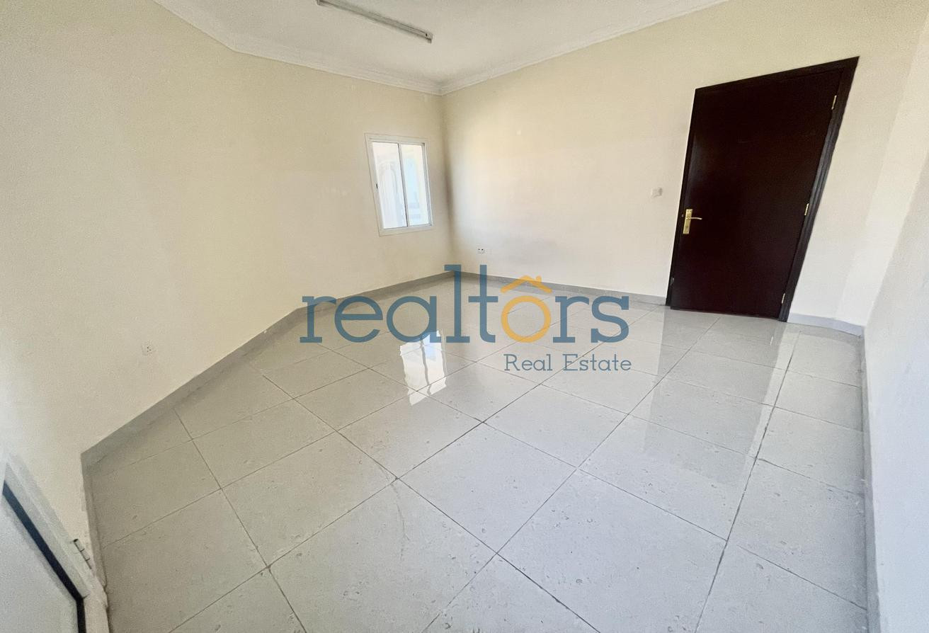 Budget Friendly | Unfurnished 2BR | 2 Balconies - Apartment in Bin Omran 35