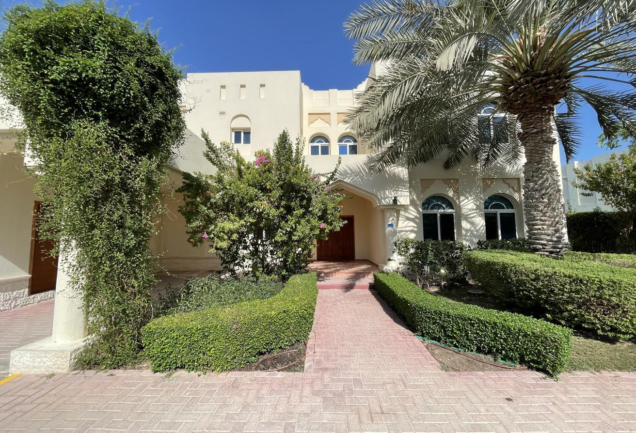Luxurious 4BR Villa With Private Beach - Villa in West Bay Lagoon