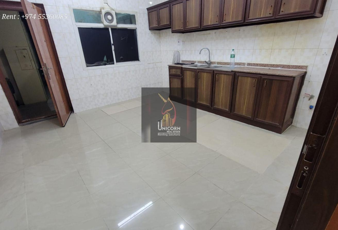 7 Bedroom Villa | With Backyard | 2 Kitchens - Compound Villa in Umm Abirieh
