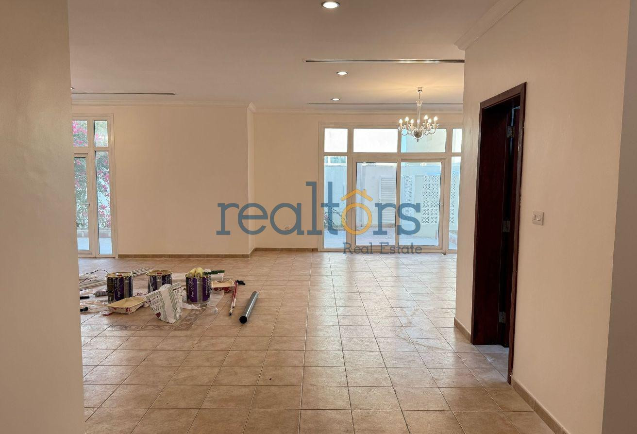 Spacious Three Bdr Villa I Maids Room I Ain Khaled - Compound Villa in Wadi Al Shaheeniya Street