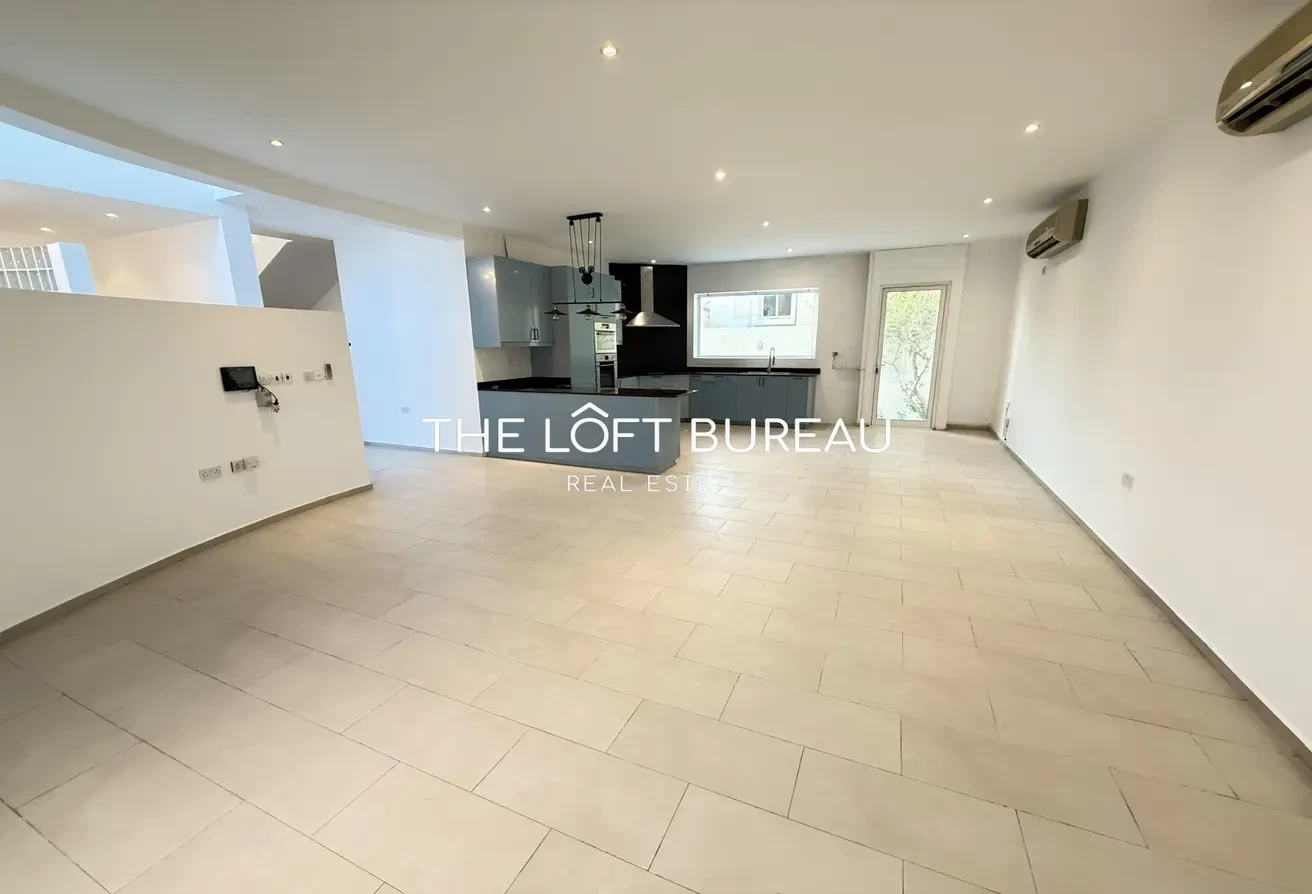 Elegant 5-BD Al-Dafna Villa with Pool EV Parking - Villa in Diplomatic Street