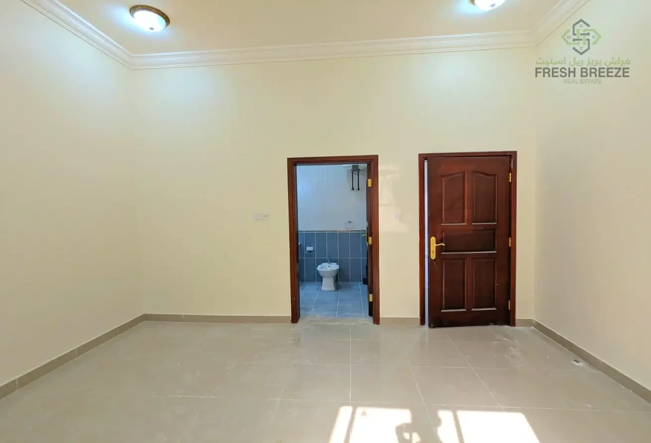 Stand Alone Villa | 5BHK | Only For Family - Villa in Tadmur Street
