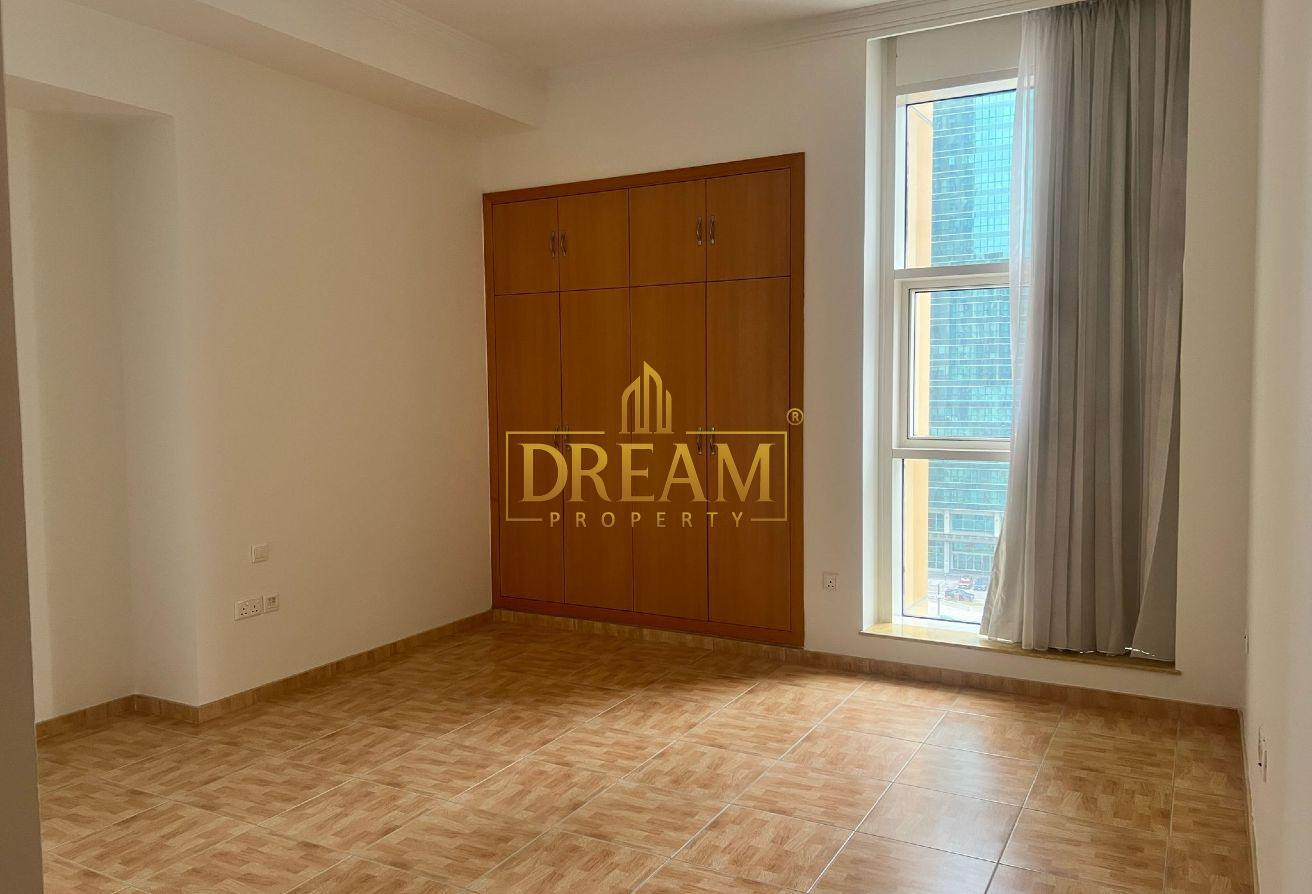 Spacious 2 Bedroom + Maid With Balcony in West Bay - Apartment in West Bay