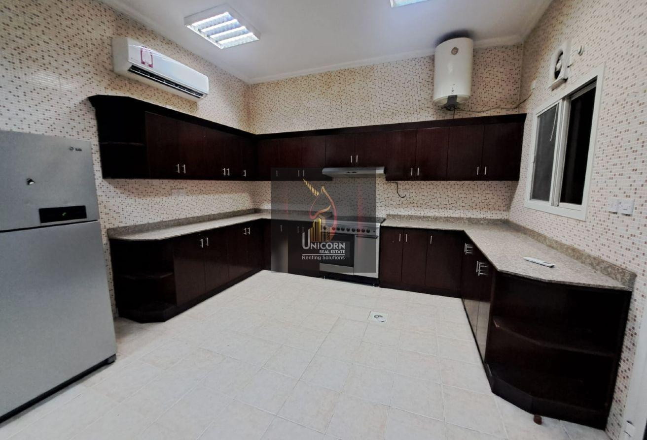 Well-Kept 5-Bedroom| Balcony | SF | 2 MONTHS FREE - Compound Villa in Bu Hamour Street