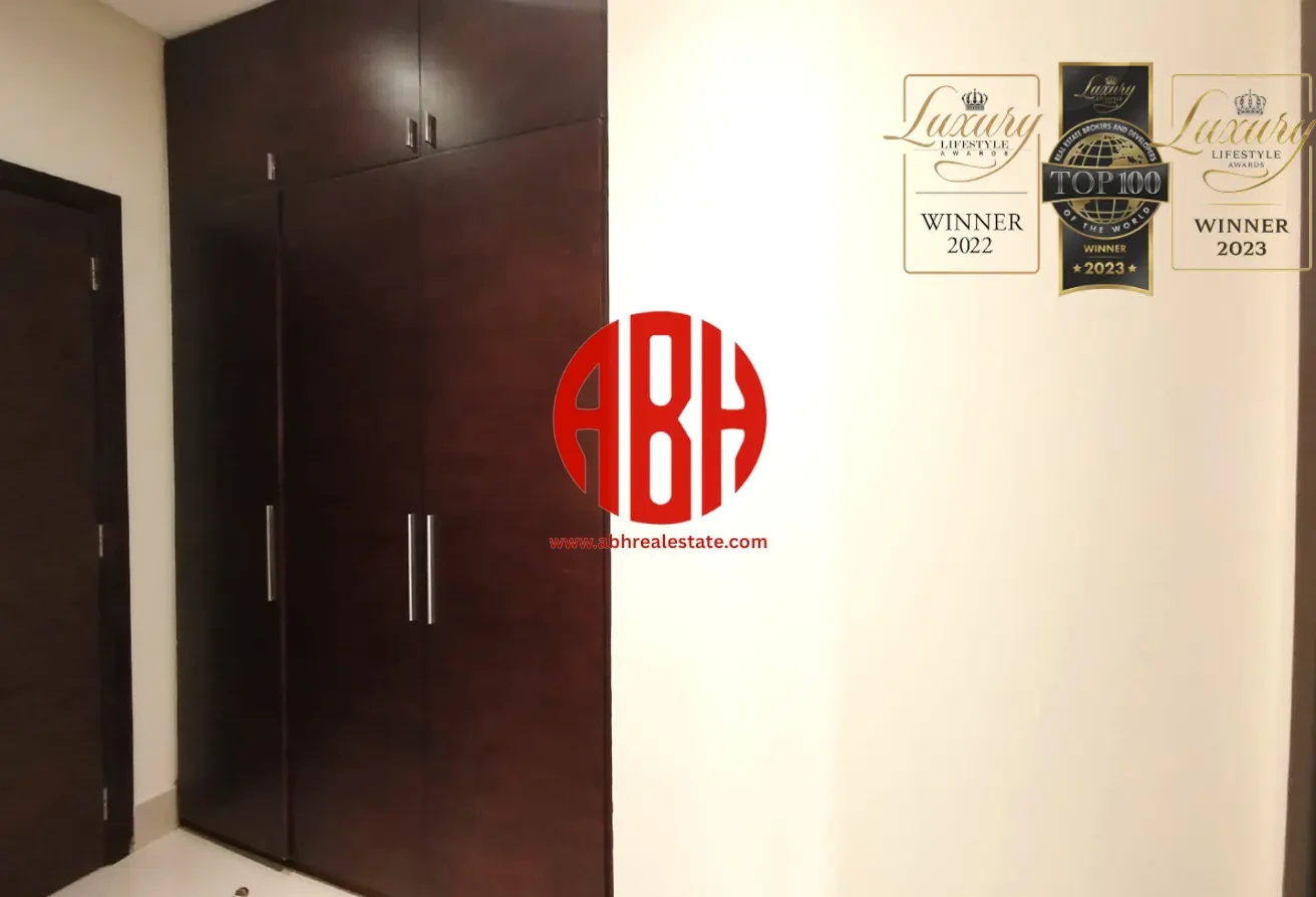 GENEROUS SPACE | 2 BEDROOM + BALCONY | BILLS FREE - Apartment in Marina Residence 16