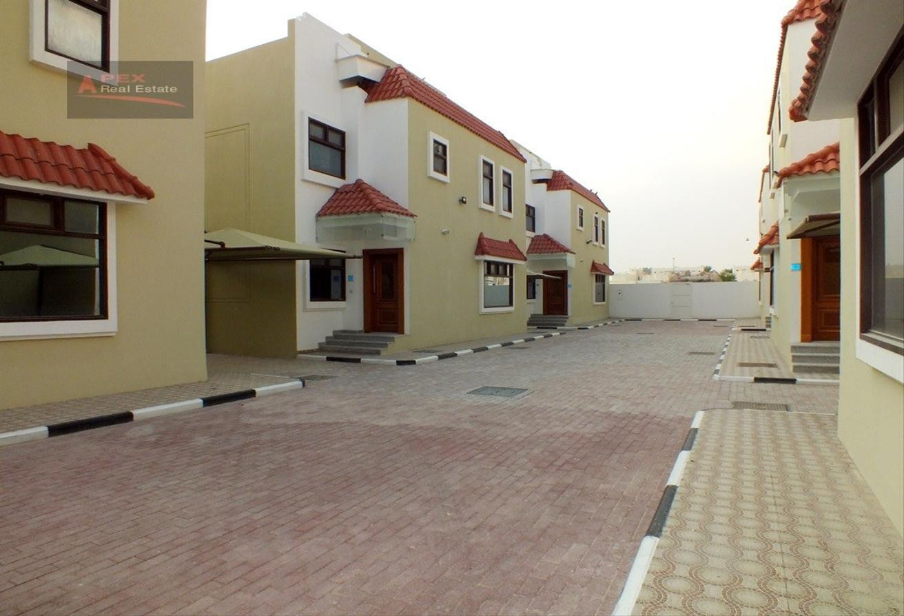 5 BHK Compound Villa for rent in Abu Hamour