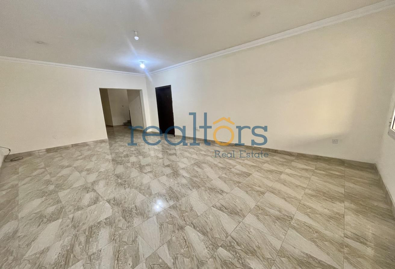 Massive Executive Female Staff Villa | 8 Master BR - Villa in Al Gharrafa