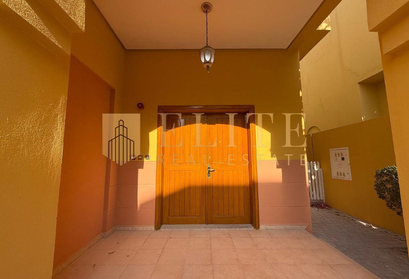 Spacious Villa for Rent Furnished or unfurnished - Compound Villa in Al Hilal West