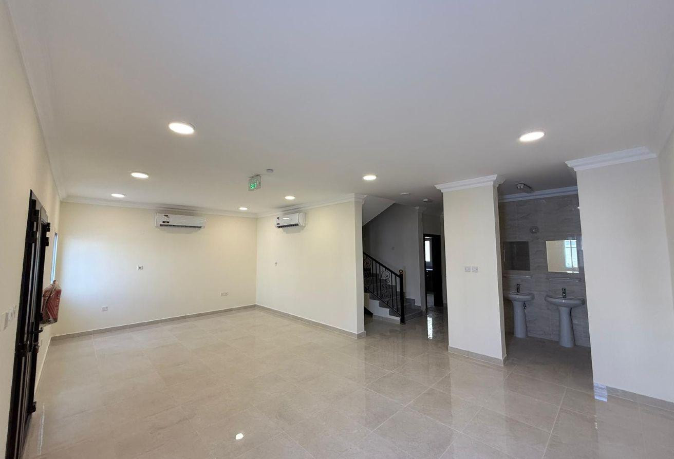 Spacious villa 6 Bedrooms Al Kheesa NO COMMISSION