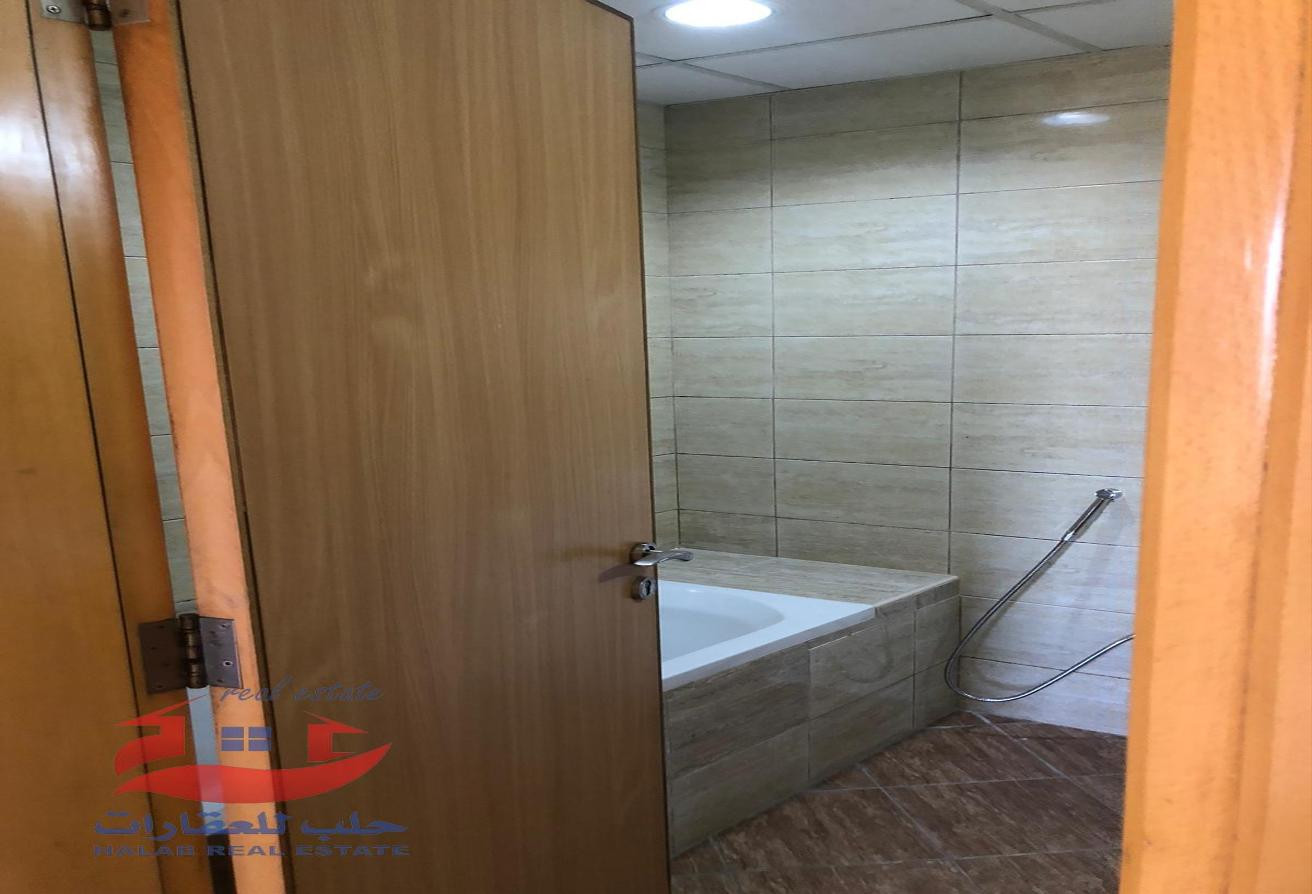 Room, hall, two bathrooms kitchen inclusive 80 - Studio Apartment in Fox Hills